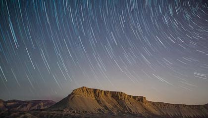 爱游戏 电竞-“足球智者”：某某教练解读战术变革心得，足球技战术训练全书