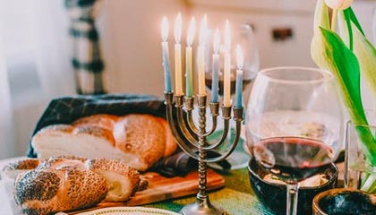 爱游戏 电竞-“足球智者”：某某教练解读战术变革心得，足球技战术训练全书