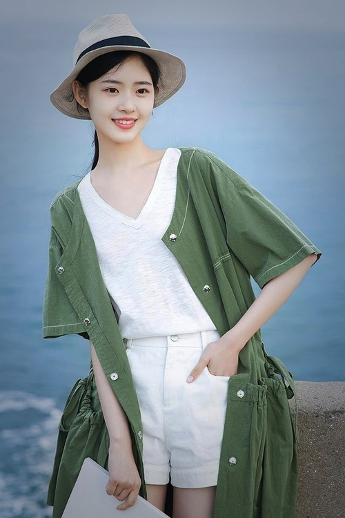 海底探险潜水比赛，领略海底珊瑚礁的奇幻景色，海底潜水视频素材