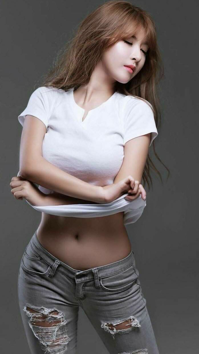 全黑队依靠精准的传球和不断突破，取得优势，全黑队服